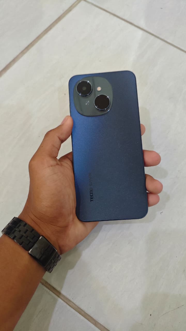 1 (satu) unit handphone merk INFINIX TECNO SPARK GO 1 warna hitam dengan provider AXIS nomor 0838 2742 4967